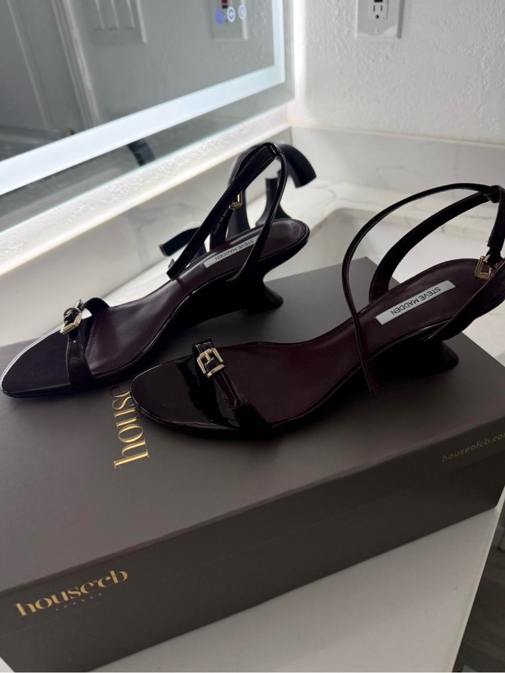 Steve Madden Zaloma burgundy wedges